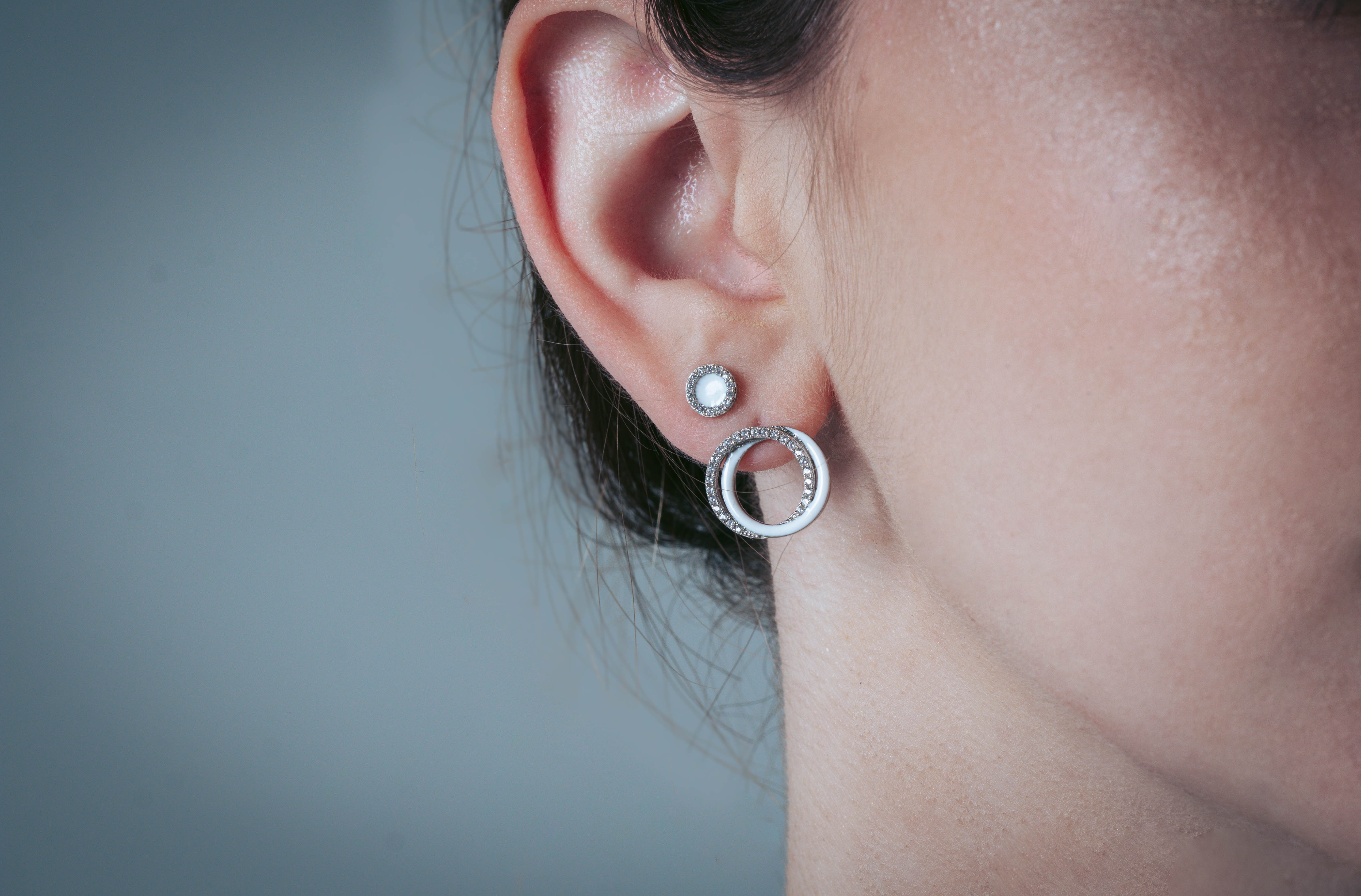 GEORGINI REFLECTION CIRCLES EARRING SILVER & WHITE ENAMEL