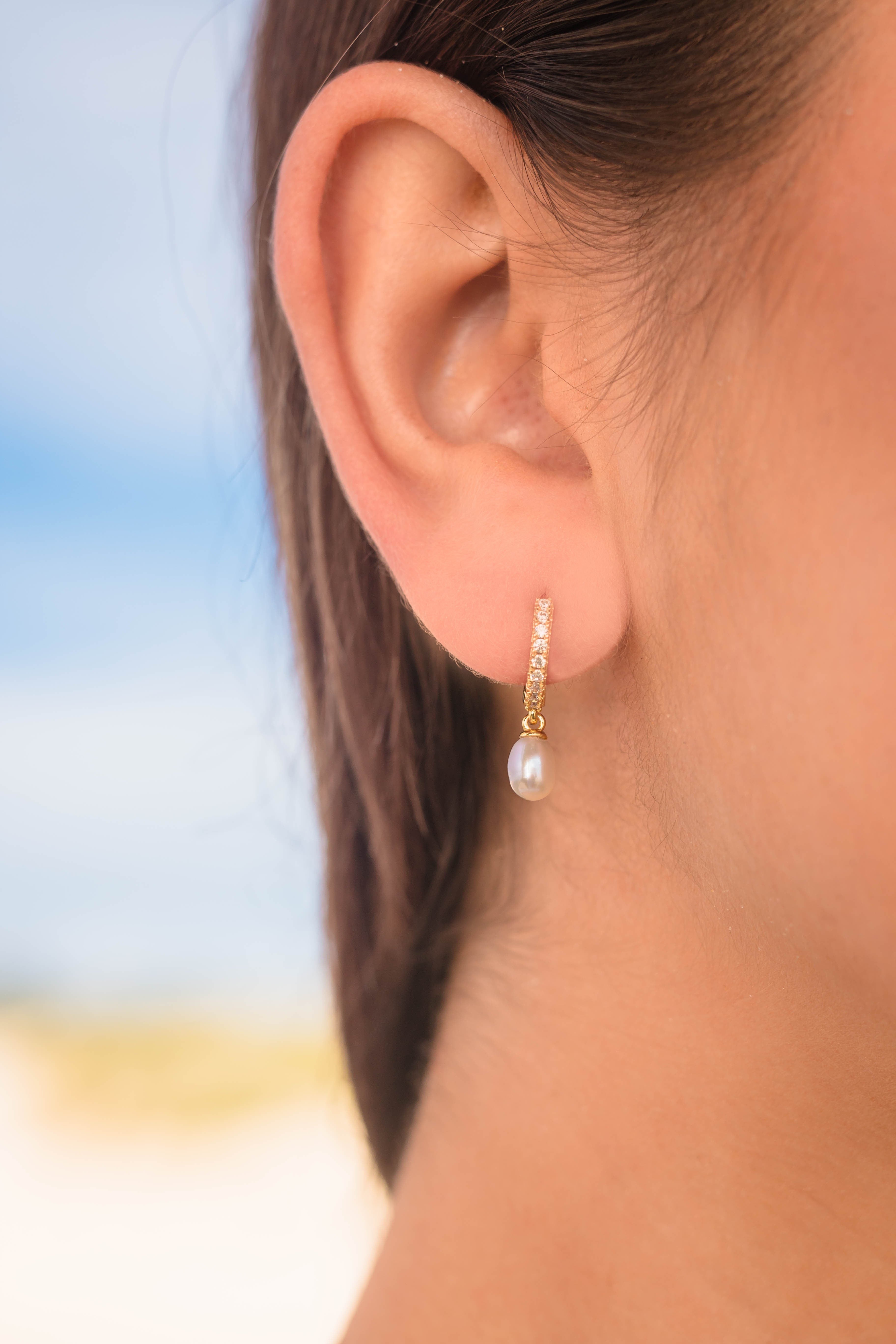 GEORGINI OCEANS BONDI FRESHWATER PEARL EARRINGS GOLD